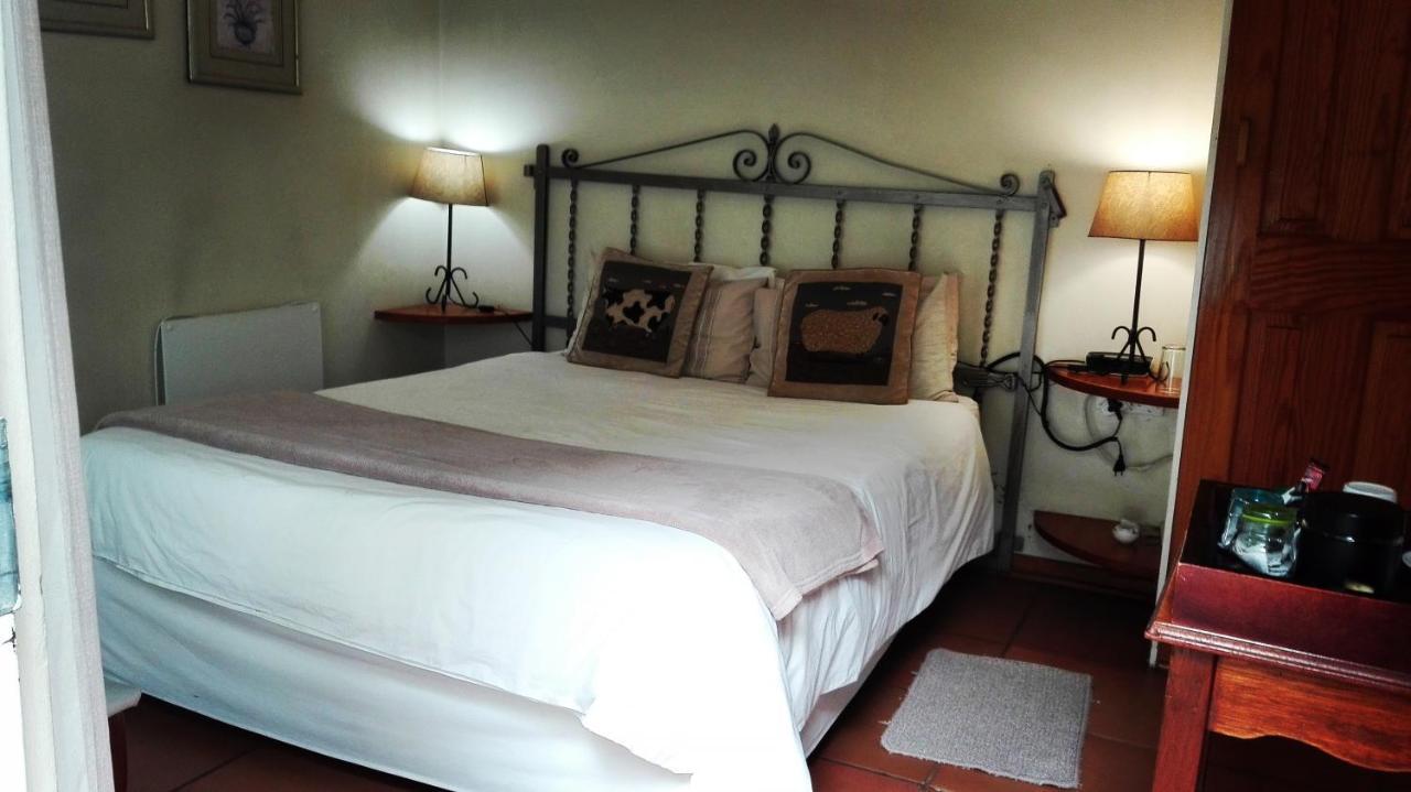The Riverhouse Guesthouse エストコート エクステリア 写真