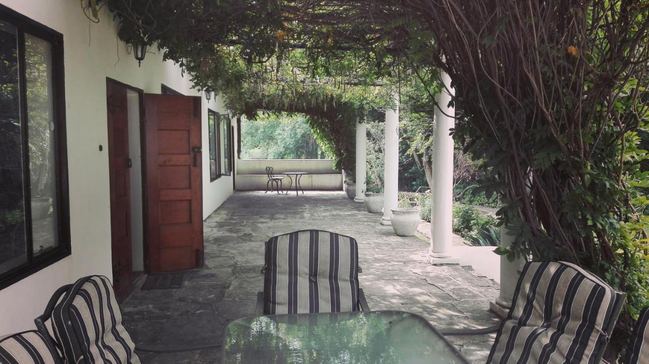 The Riverhouse Guesthouse エストコート エクステリア 写真