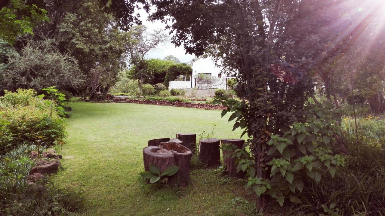 The Riverhouse Guesthouse エストコート エクステリア 写真